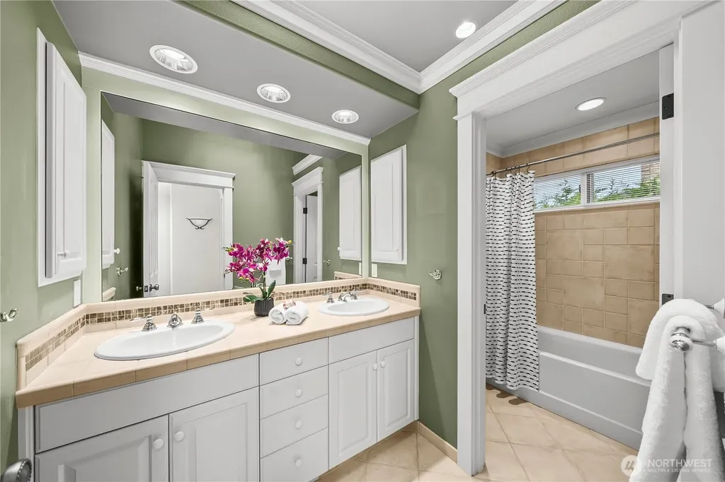 3019 61st Avenue SE Mercer Island WA 98040