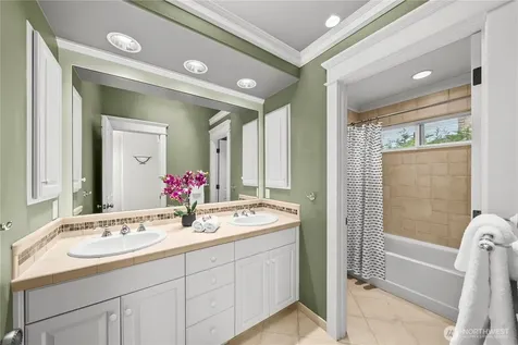 3019 61st Avenue SE Mercer Island WA 98040