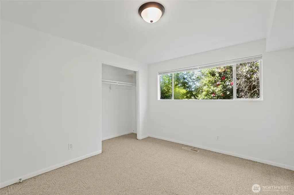 5044 Sand Point Way NE Seattle WA 98105