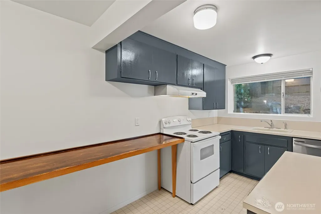 5044 Sand Point Way NE Seattle WA 98105
