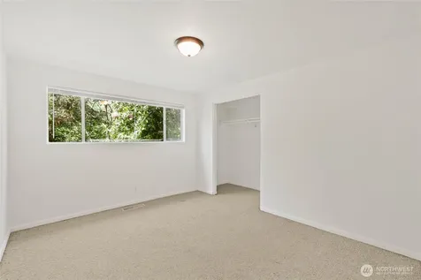 5044 Sand Point Way NE Seattle WA 98105