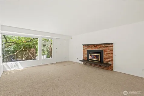 5044 Sand Point Way NE Seattle WA 98105