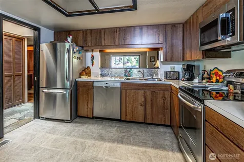 1372 Bel Air Road Tacoma WA 98406