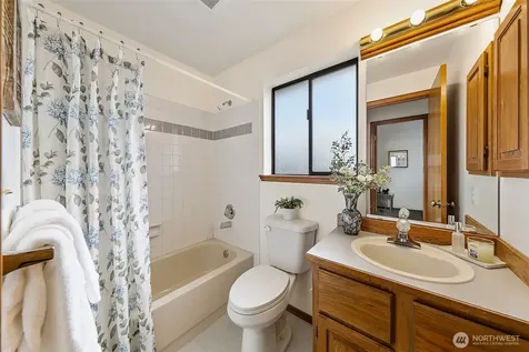 3834 NE 86th Street Seattle WA 98115