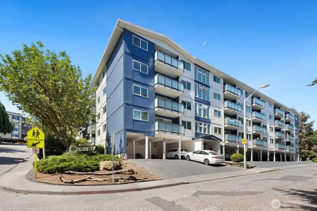 3711 26th Place W Seattle WA 98199