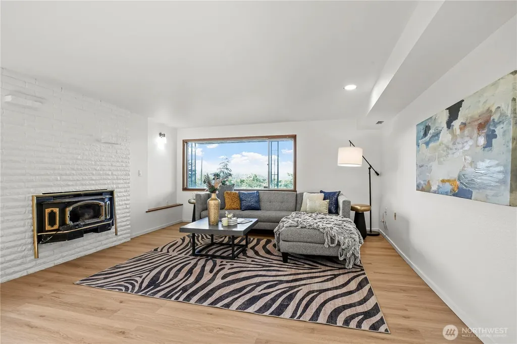 8626 S 134th Street Seattle WA 98178