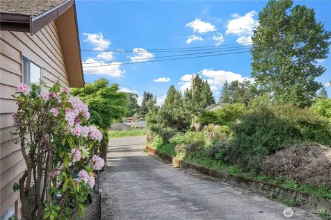 8626 S 134th Street Seattle WA 98178