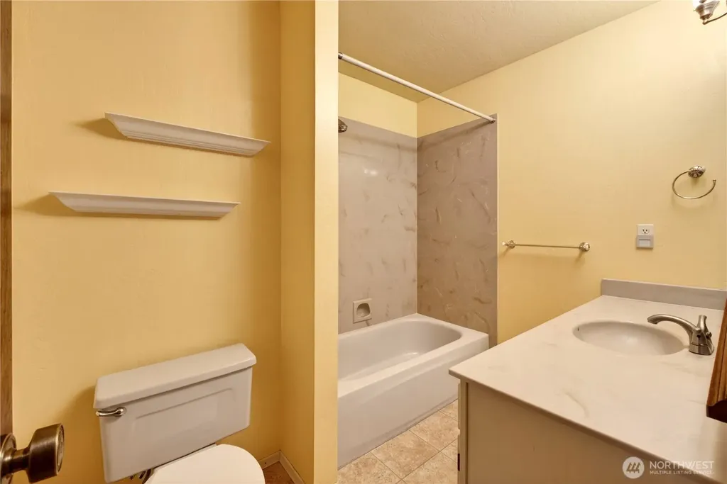 17924 2nd Street E Lake Tapps WA 98391