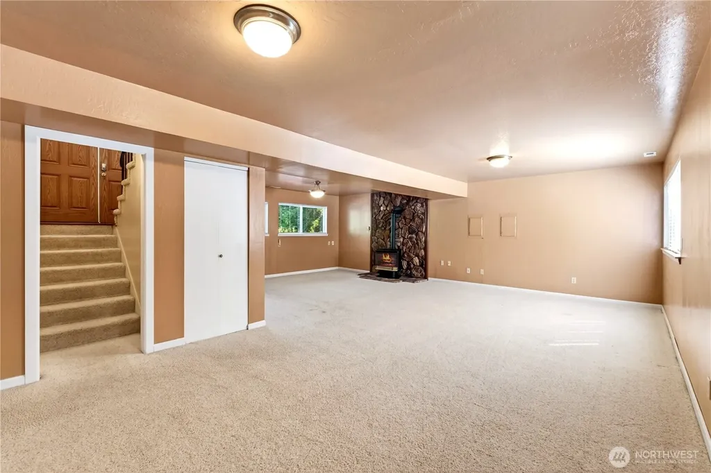 17924 2nd Street E Lake Tapps WA 98391