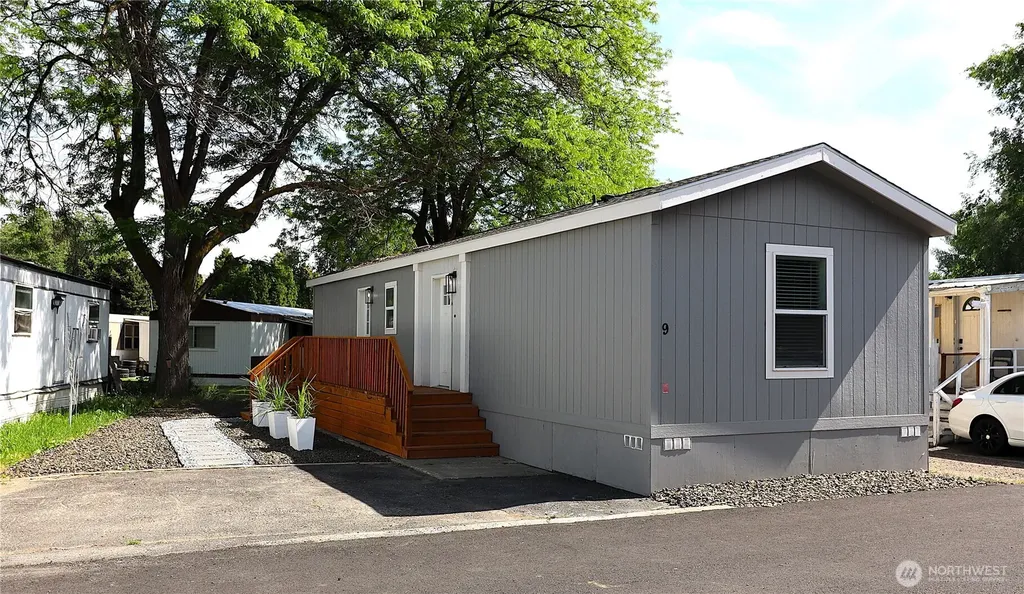 1060 N Wenas Road Selah WA 98942