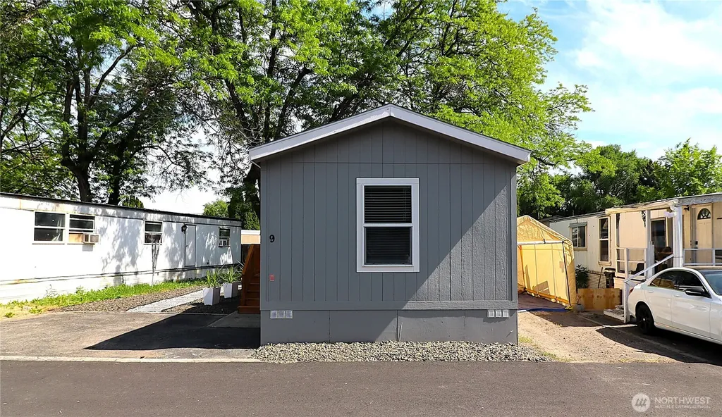 1060 N Wenas Road Selah WA 98942