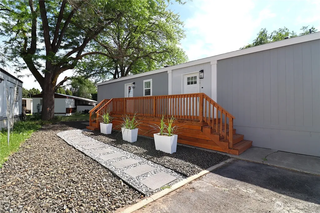 1060 N Wenas Road Selah WA 98942