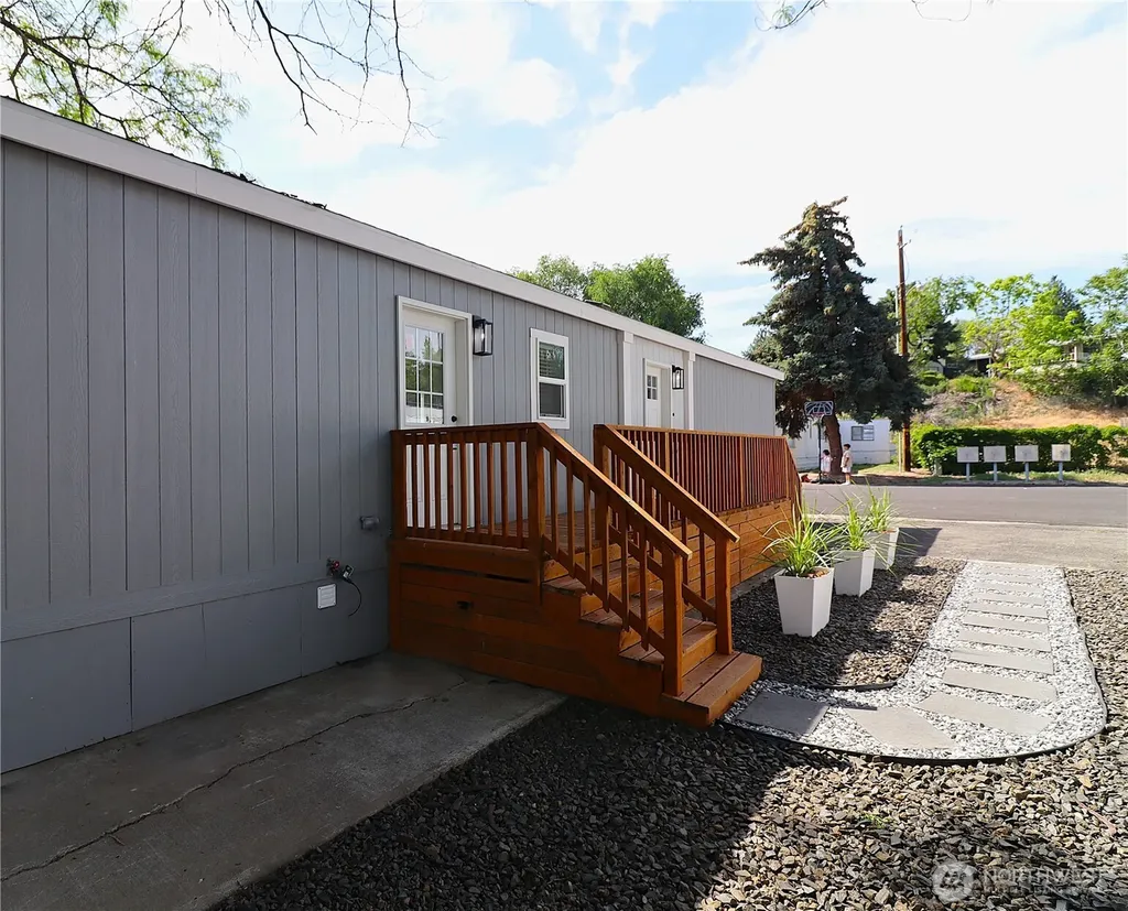 1060 N Wenas Road Selah WA 98942