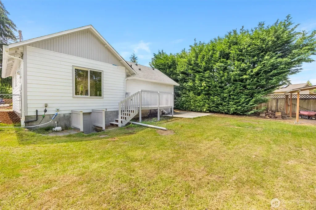 626 SW 142nd Street Burien WA 98166