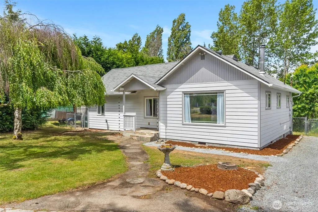 626 SW 142nd Street Burien WA 98166