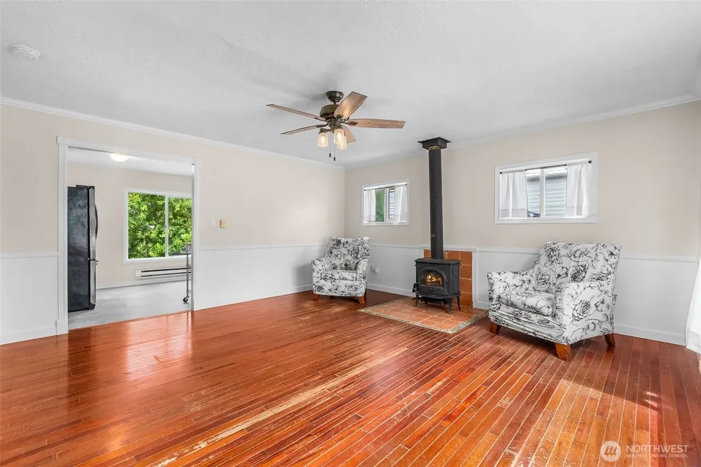 626 SW 142nd Street Burien WA 98166