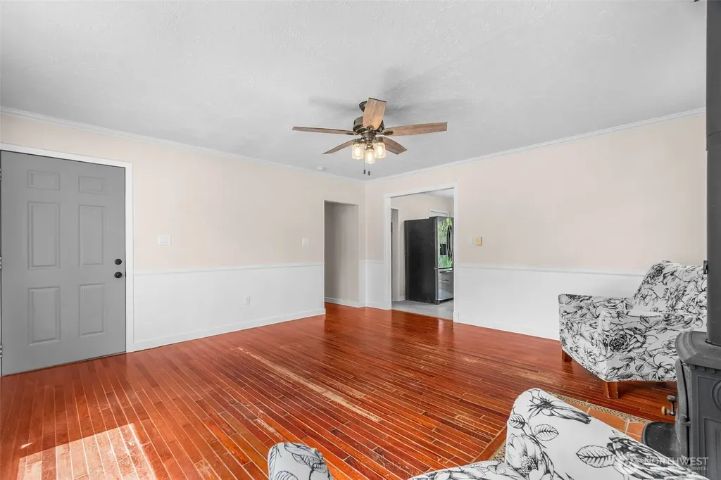 626 SW 142nd Street Burien WA 98166