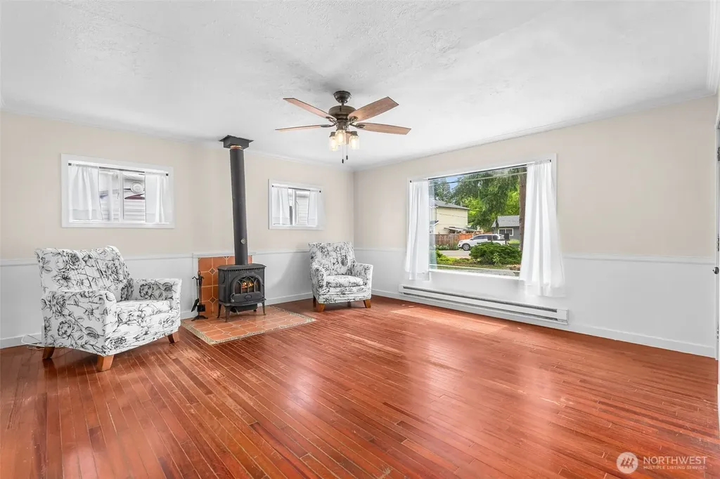 626 SW 142nd Street Burien WA 98166