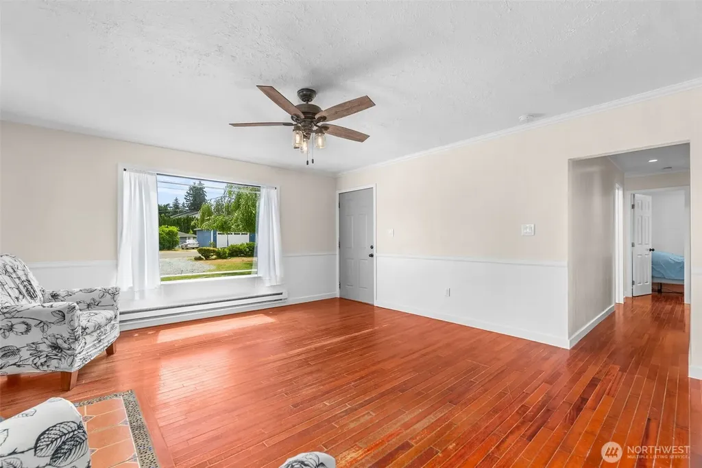626 SW 142nd Street Burien WA 98166