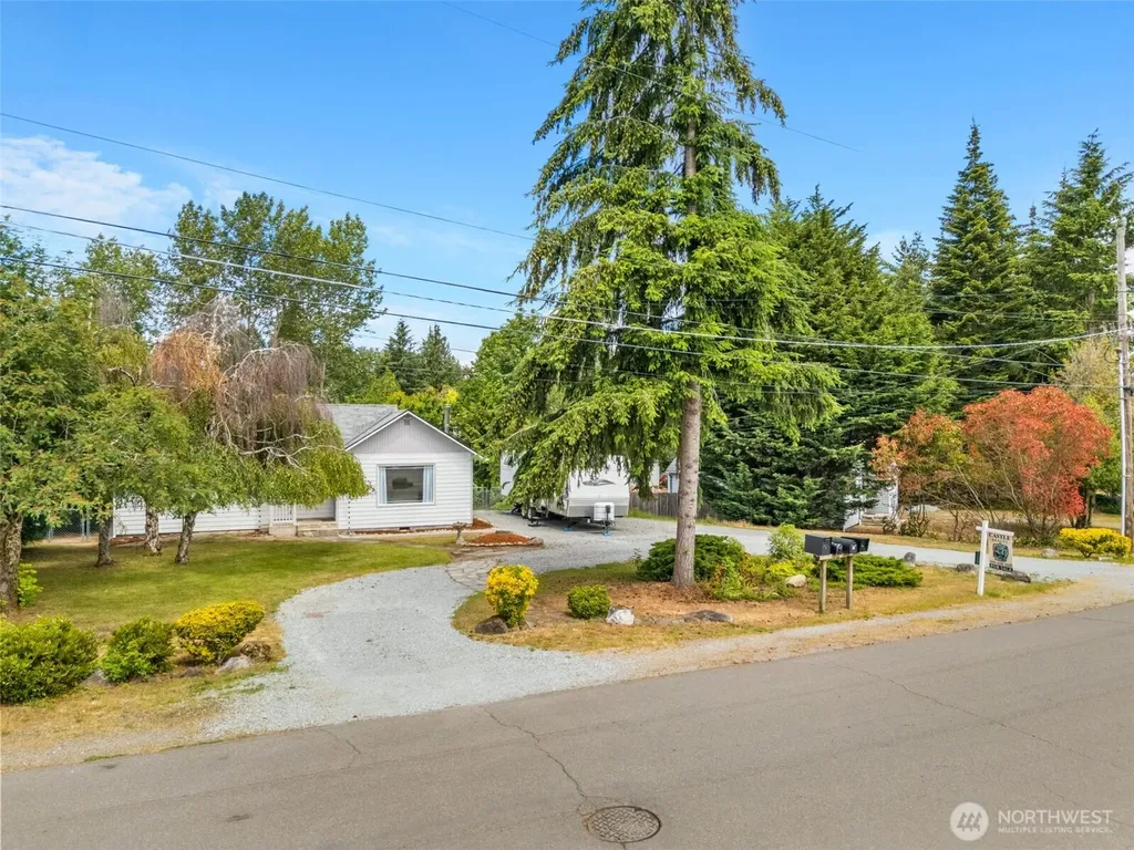 626 SW 142nd Street Burien WA 98166