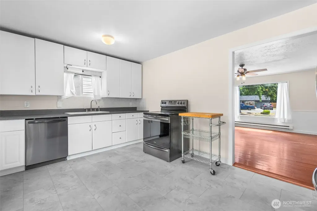 626 SW 142nd Street Burien WA 98166
