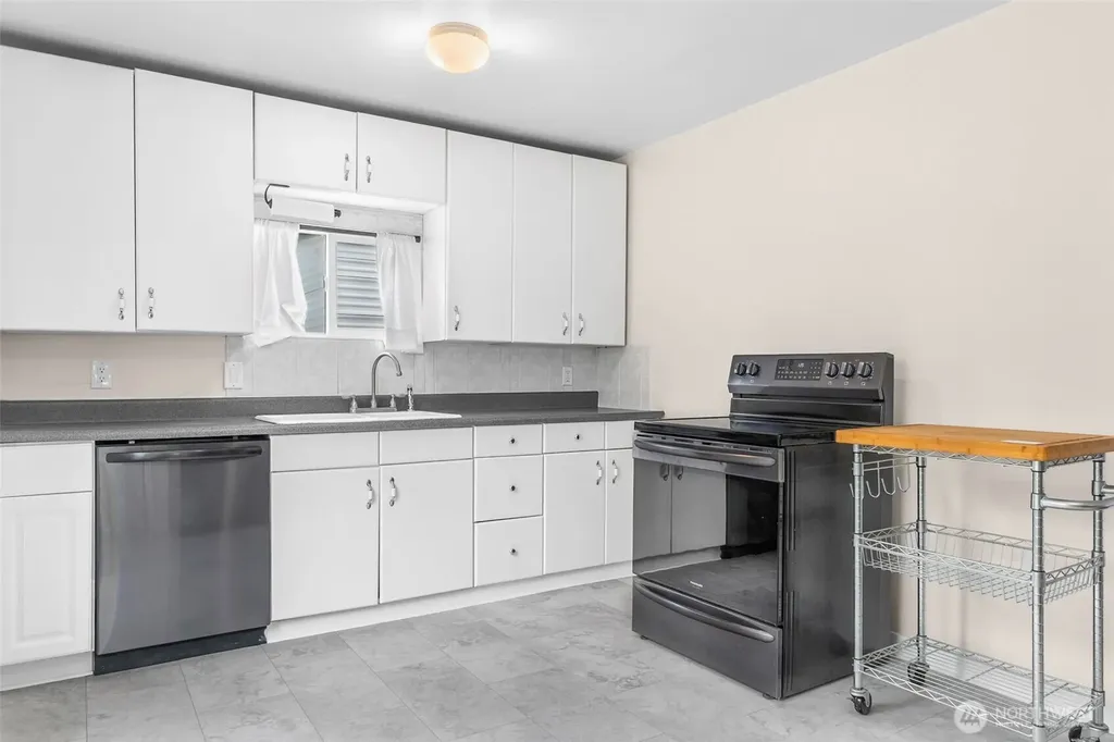 626 SW 142nd Street Burien WA 98166