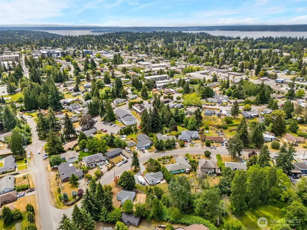 626 SW 142nd Street Burien WA 98166