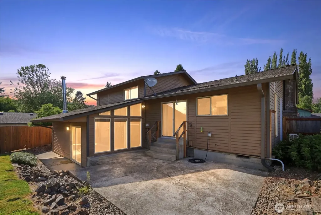 102 Sherwood Lane Castle Rock WA 98611