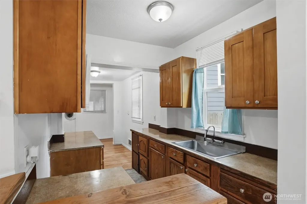 3706 W Arsenal Bremerton WA 98312