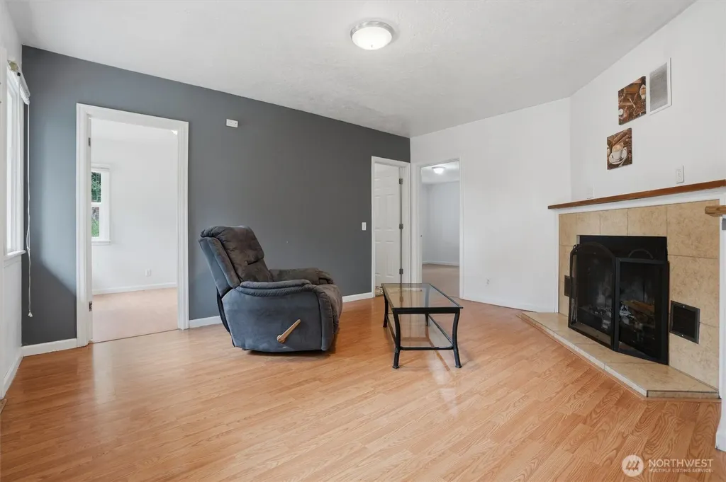 3706 W Arsenal Bremerton WA 98312