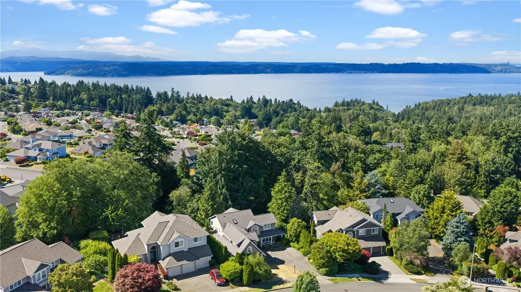 5610 Orca Drive NE Tacoma WA 98422
