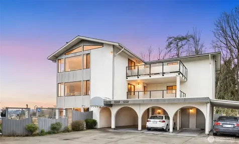 3113 W Harley Street Seattle WA 98199