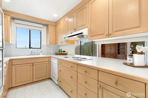 3113 W Harley Street Seattle WA 98199