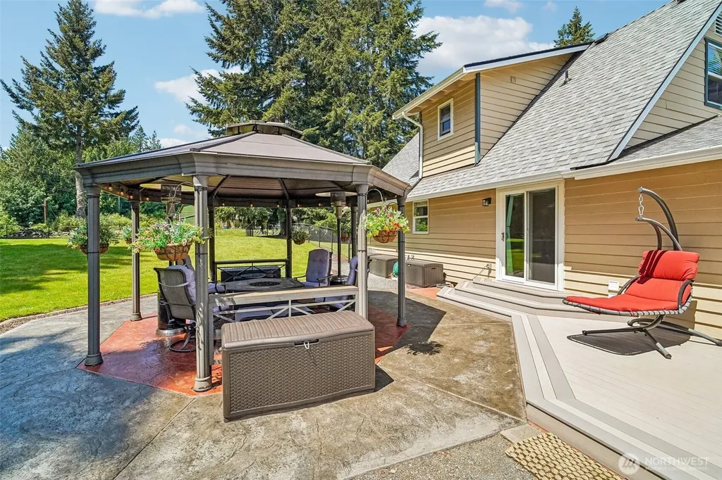 6118 180th Place NW Stanwood WA 98292