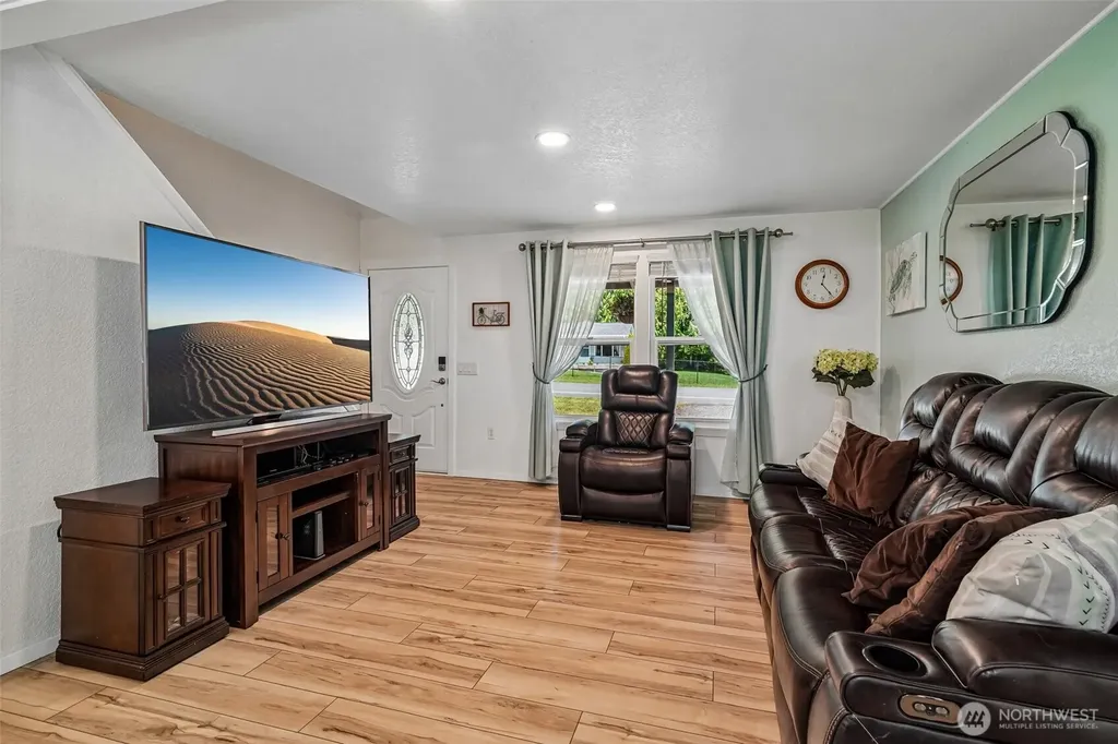 6118 180th Place NW Stanwood WA 98292