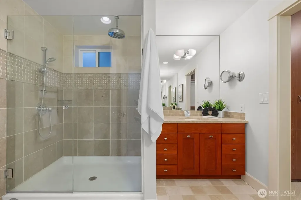 2057 E Beaver Lake Drive SE Sammamish WA 98075