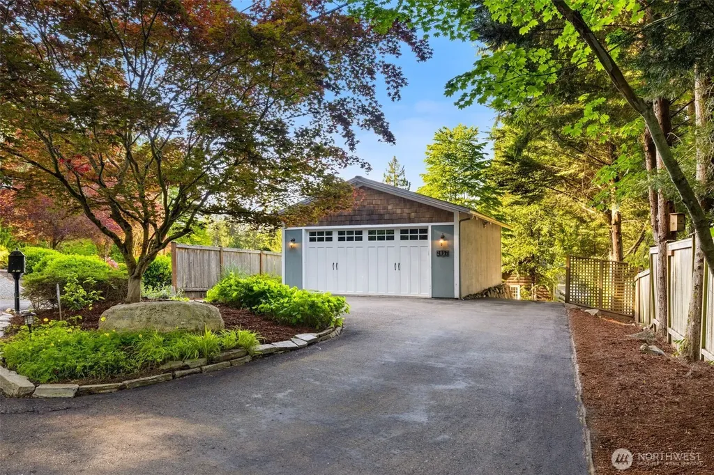 2057 E Beaver Lake Drive SE Sammamish WA 98075