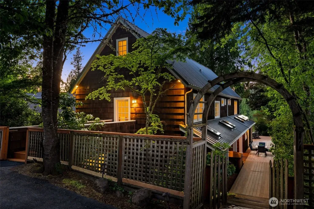 2057 E Beaver Lake Drive SE Sammamish WA 98075