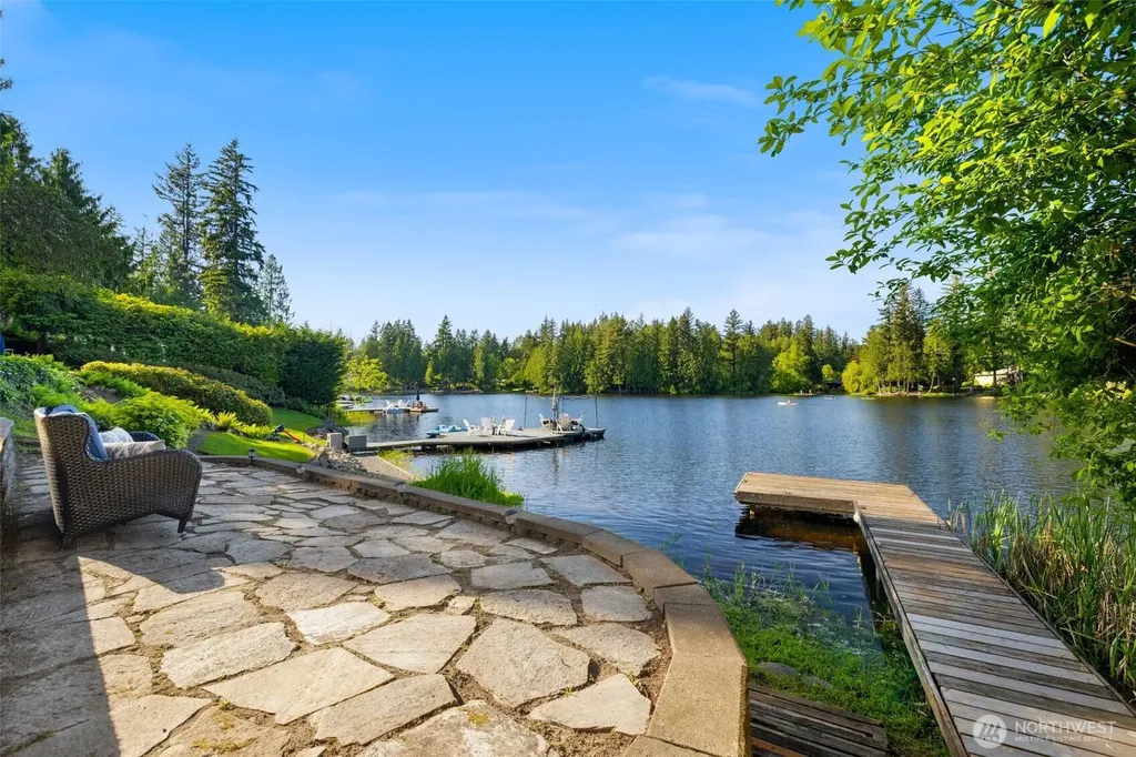2057 E Beaver Lake Drive SE Sammamish WA 98075