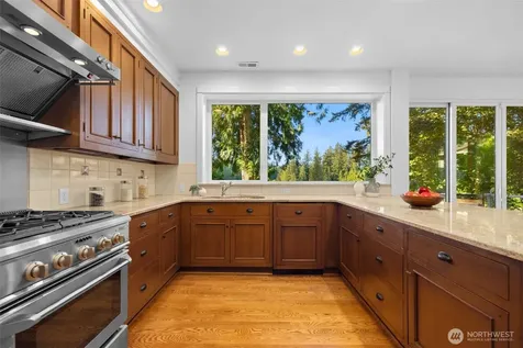 2057 E Beaver Lake Drive SE Sammamish WA 98075