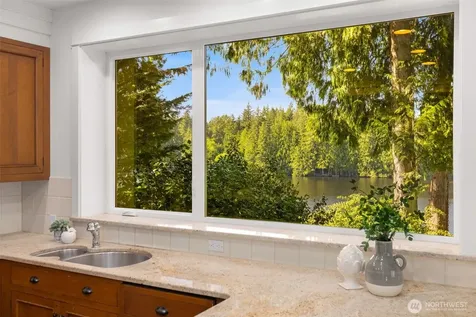 2057 E Beaver Lake Drive SE Sammamish WA 98075