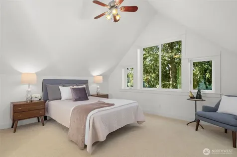 2057 E Beaver Lake Drive SE Sammamish WA 98075