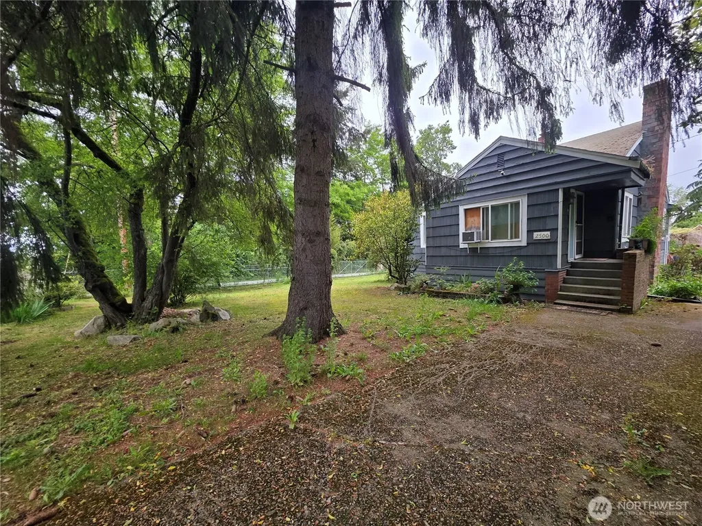 2500 S 208 Street Seatac WA 98198