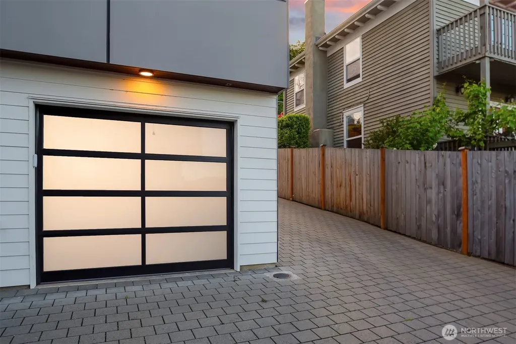 1516 Bigelow Avenue N Seattle WA 98109