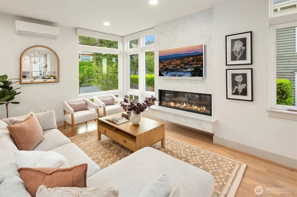 1516 Bigelow Avenue N Seattle WA 98109