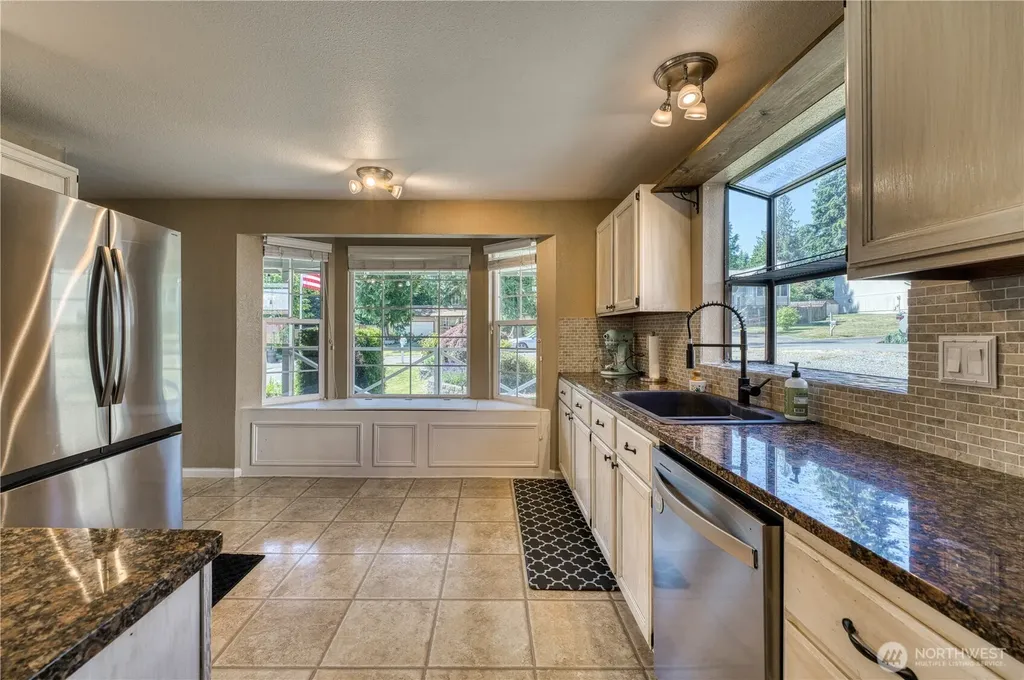 1018 NE Knights Court Bremerton WA 98311
