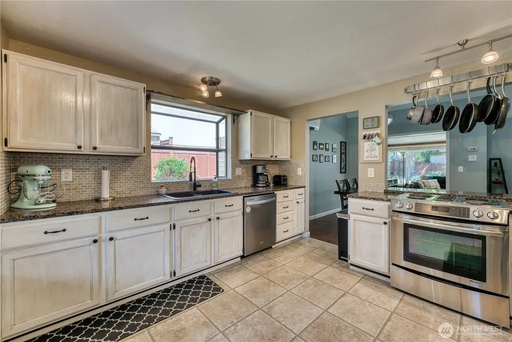 1018 NE Knights Court Bremerton WA 98311