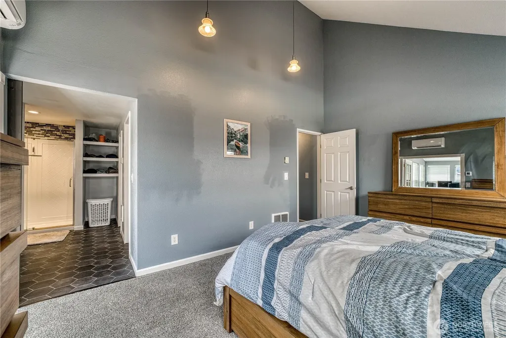 1018 NE Knights Court Bremerton WA 98311