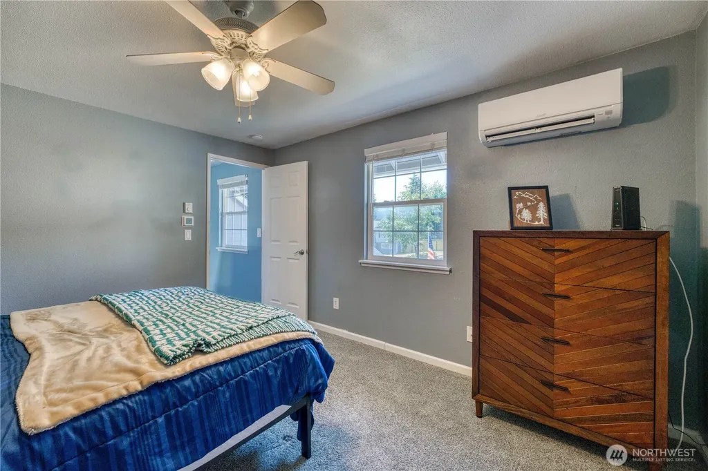 1018 NE Knights Court Bremerton WA 98311