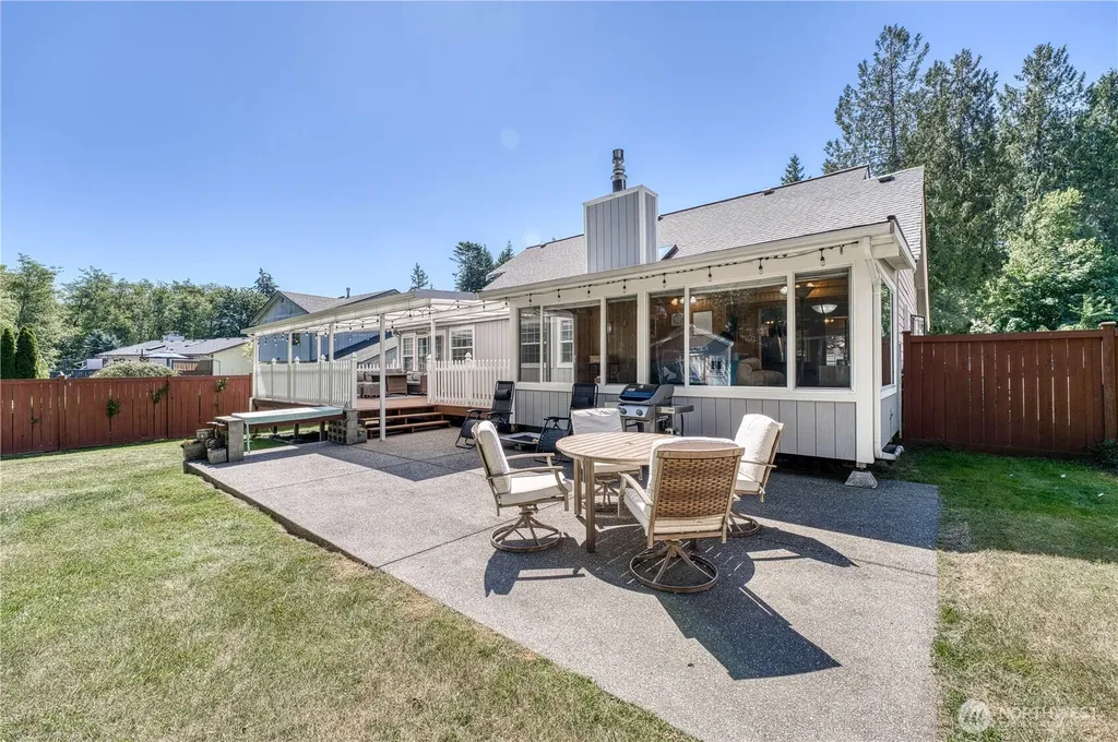 1018 NE Knights Court Bremerton WA 98311